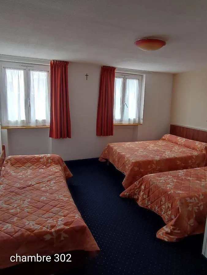 Hotel Du Commerce Et De Navarre Lourdes 2*,